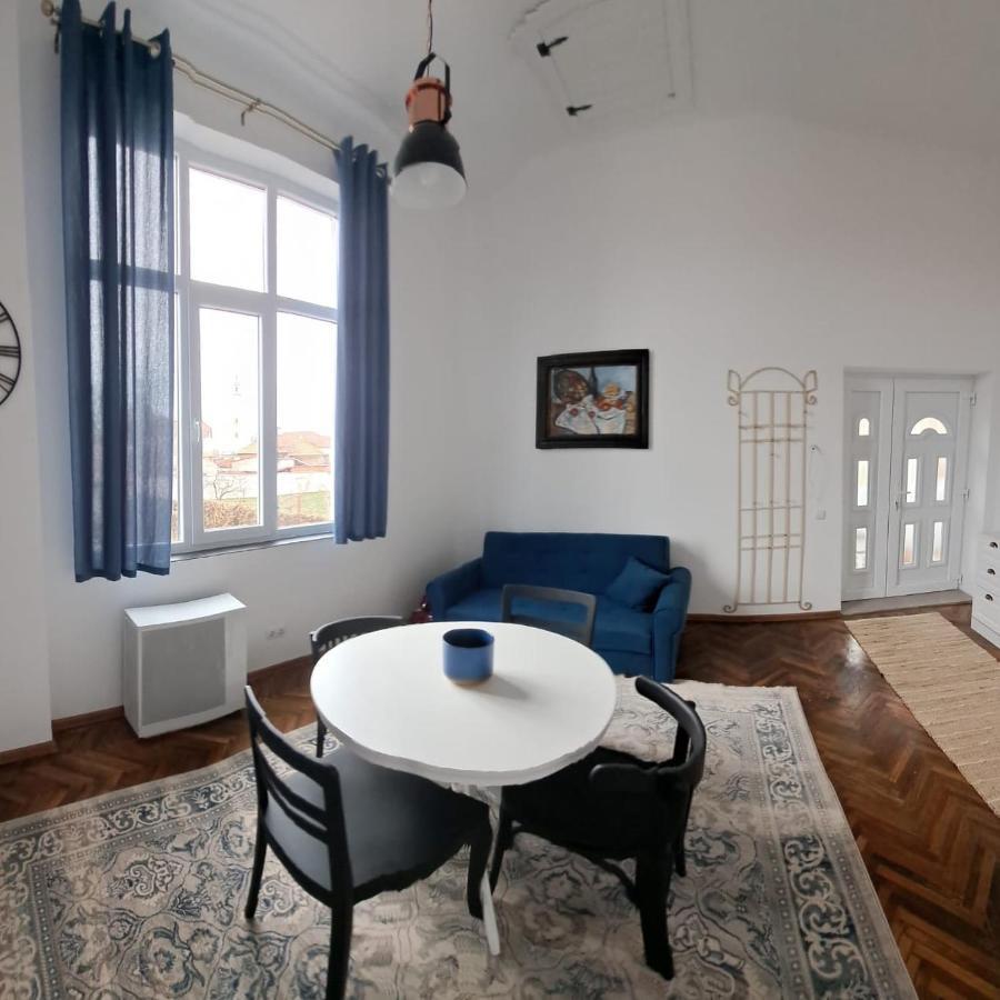 Weisz Apartment-City Center-Free Private Parking,Wifi,Ac Carei Buitenkant foto