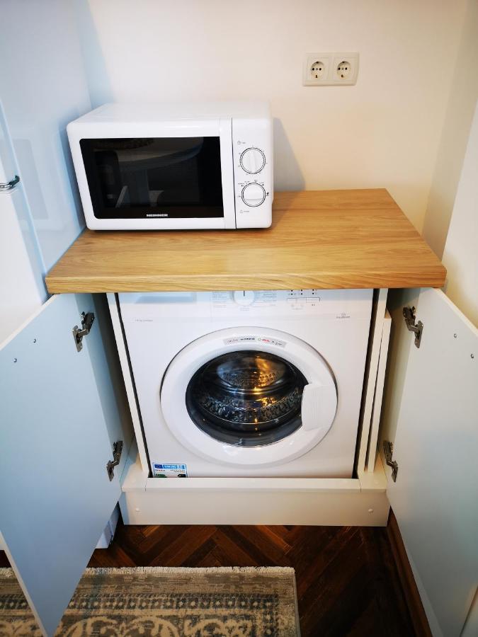 Weisz Apartment-City Center-Free Private Parking,Wifi,Ac Carei Buitenkant foto
