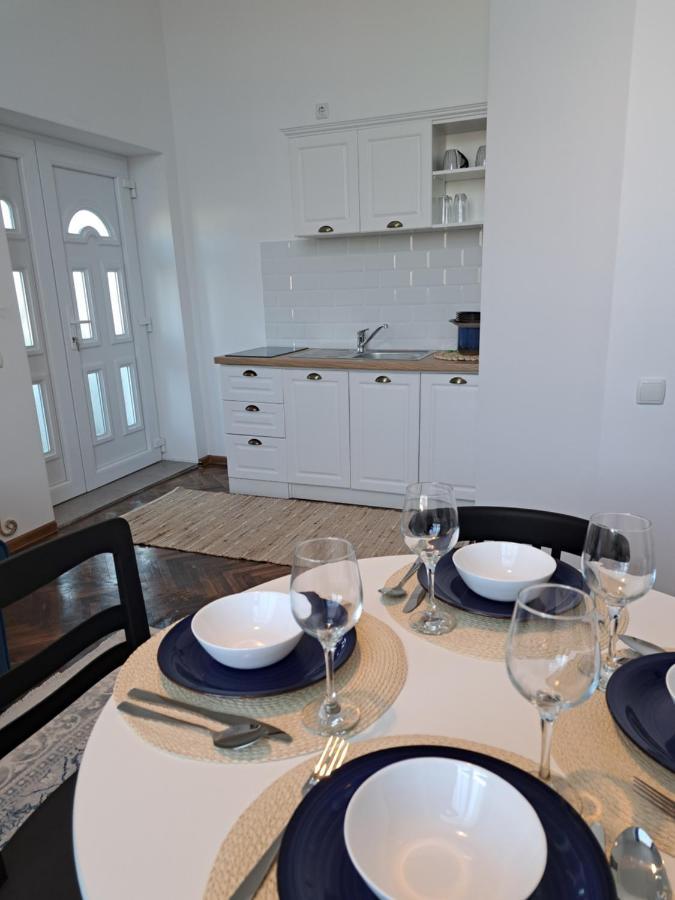 Weisz Apartment-City Center-Free Private Parking,Wifi,Ac Carei Buitenkant foto