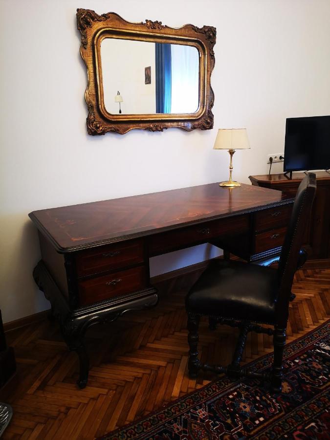 Weisz Apartment-City Center-Free Private Parking,Wifi,Ac Carei Buitenkant foto