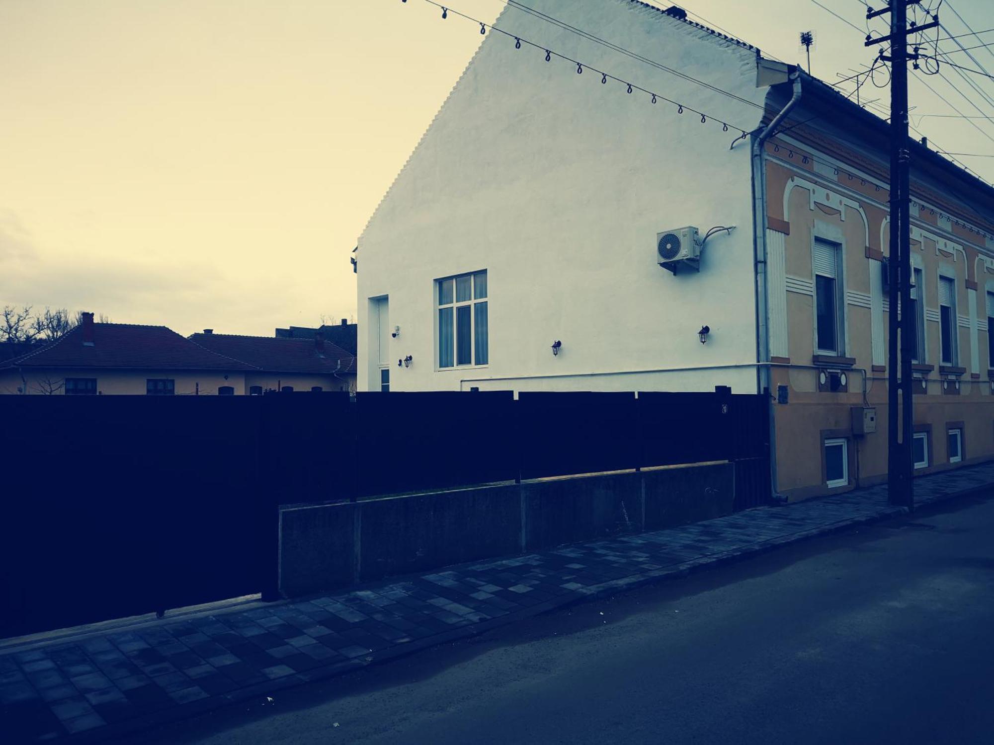Weisz Apartment-City Center-Free Private Parking,Wifi,Ac Carei Buitenkant foto
